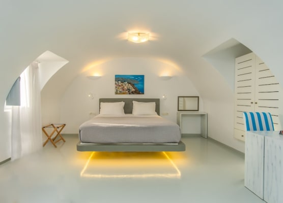 Central Fira Suites 1
