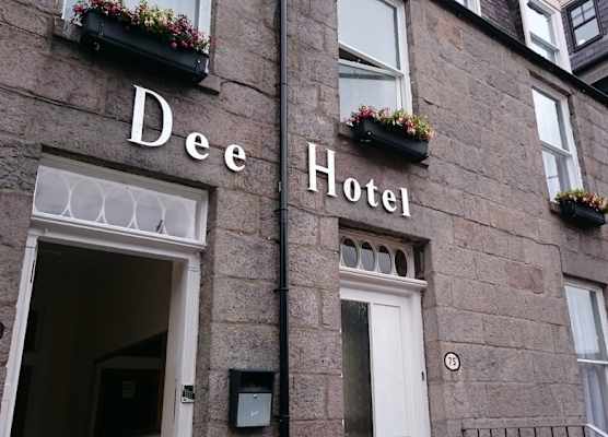 Dee Hotel 1