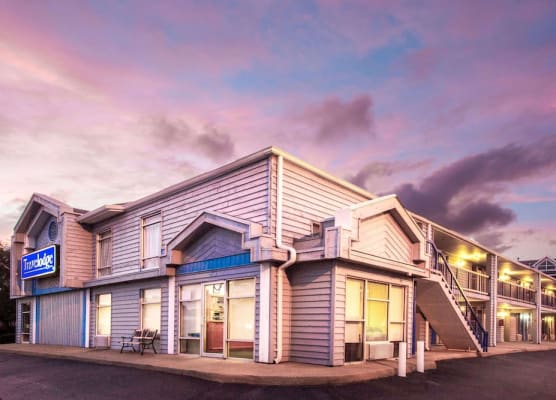 Travelodge by Wyndham Virginia Beach Bay Beach 1