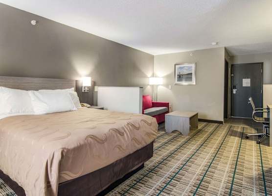 Quality Inn & Suites Grove City-Outlet Mall 1