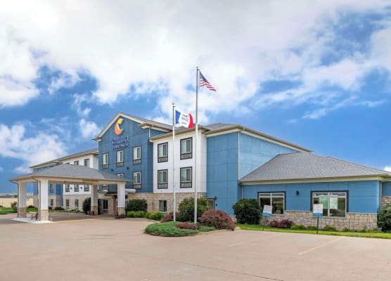 Comfort Inn & Suites Grinnell near I-80 1