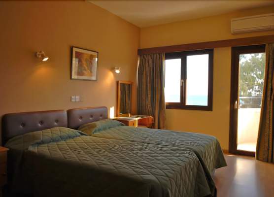 Pigeon Beach Hotel Apartments 1