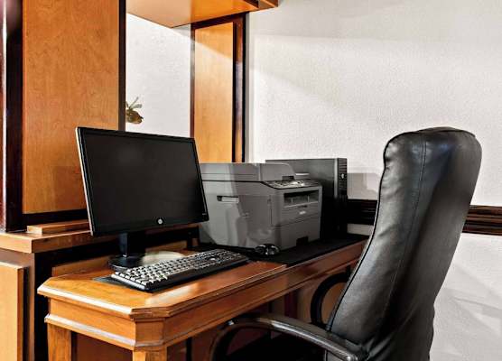 Days Inn & Suites by Wyndham Warren 1