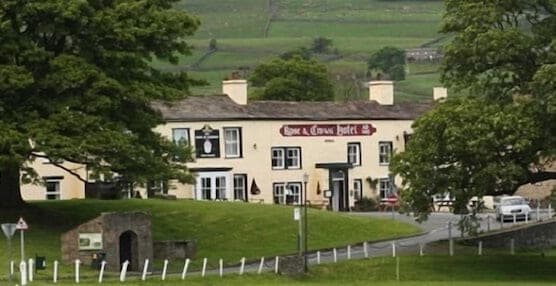 OYO Rose & Crown Hotel 1
