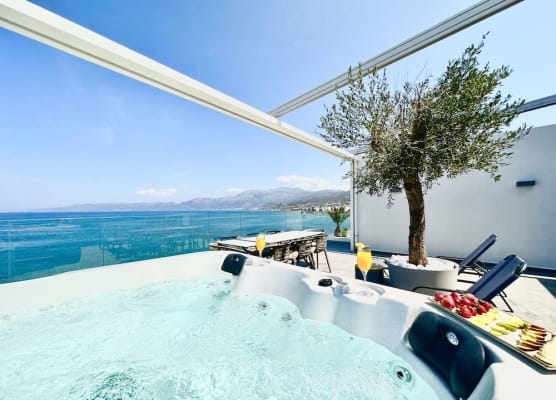 Skipper Beachfront Suites 1