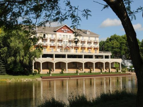Marv Herzog Hotel 1