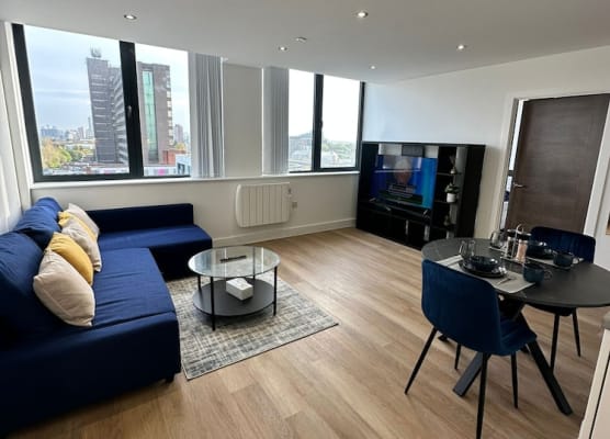 1 Bed Apartment near Old Trafford with Free car park 1