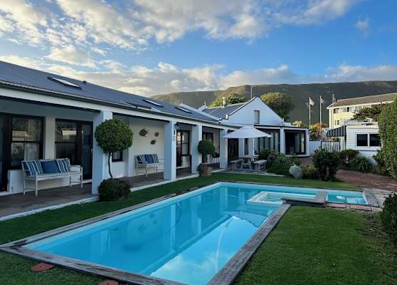 Sixteen Guesthouse on Main 1