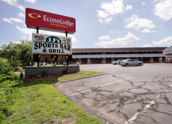 Econo Lodge Inn & Suites 1