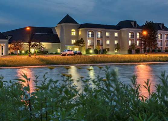 DoubleTree by Hilton Chicago Wood Dale - Elk Grove 1