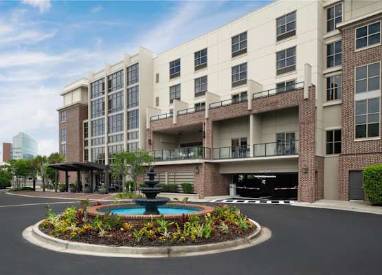 Hilton Garden Inn Charleston Waterfront/Downtown 1