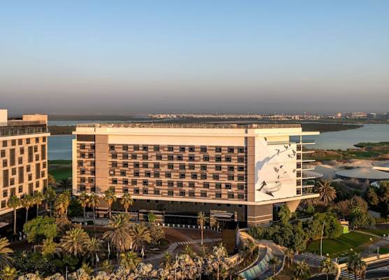 Yas Plaza Bay by IHG 1