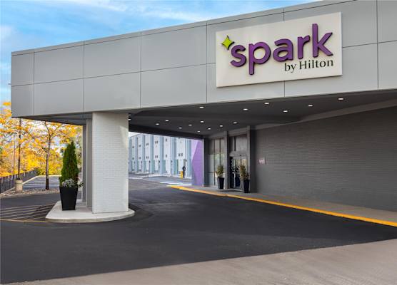 Spark by Hilton Toronto Airport 1