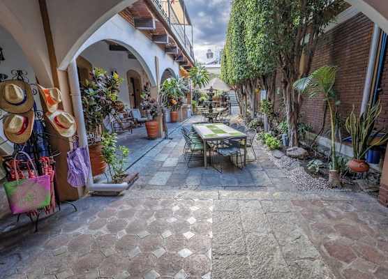 Las Mariposas Hotel & Studios 1