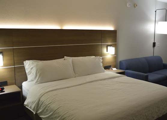 Holiday Inn Express & Suites FRANKLIN by IHG 1