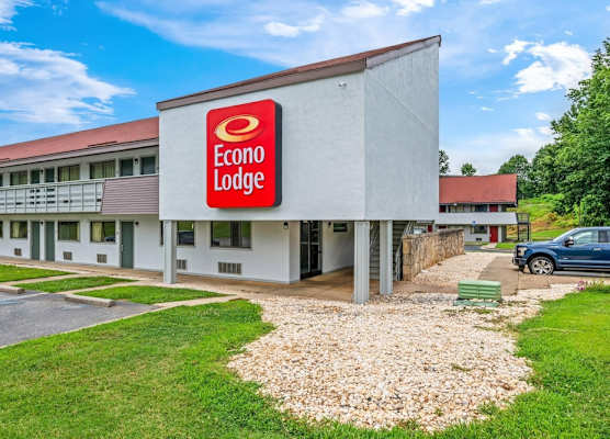 Econo Lodge Hickory 1