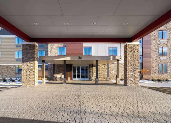 La Quinta Inn & Suites by Wyndham Williston Burlington 1