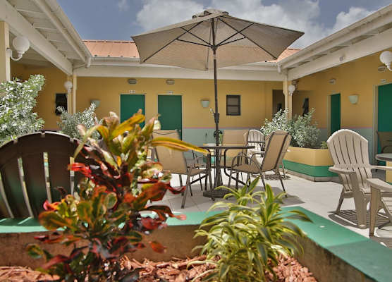Carl's Unique Inn & Conference Facilities 1