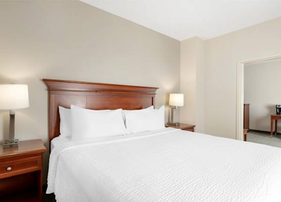 Best Western Plus Executive Hotel & Suites 1