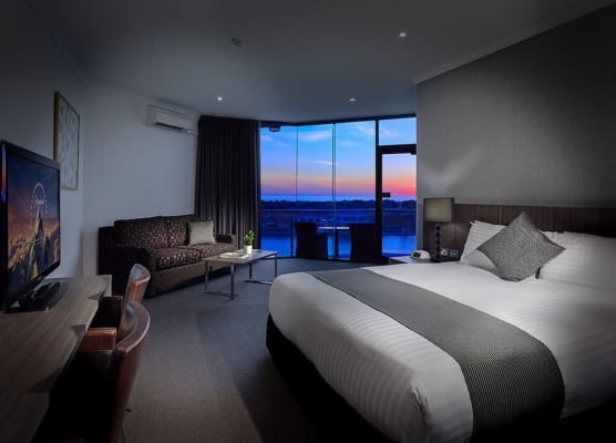 Lakes Hotel 1