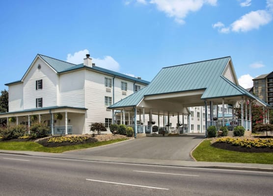 Ramada by Wyndham Pigeon Forge North 1