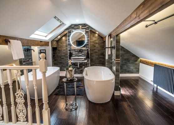 Arthur's Bar & Accommodation 1