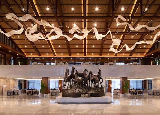Howard Johnson by Wyndham LakeView Hotel Kunming 1