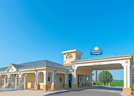 Days Inn & Suites by Wyndham Osceola AR 1