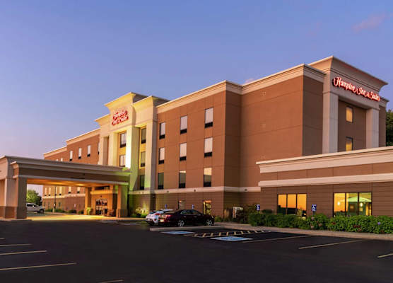 Hampton Inn & Suites Marshalltown 1
