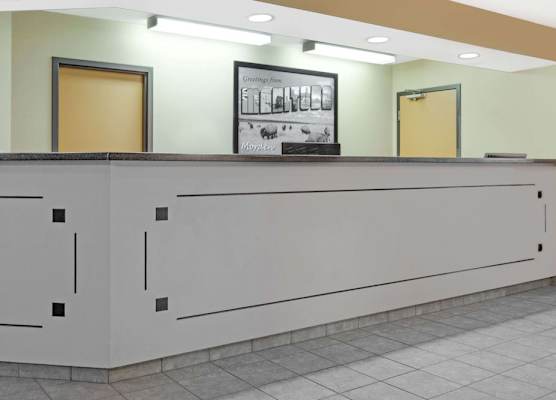 Super 8 by Wyndham Morden 1