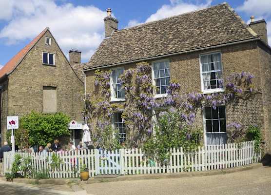 Peacocks Tearoom and Fine B and B 1