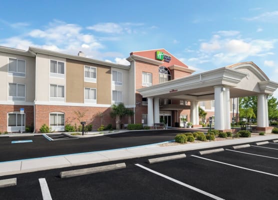 Holiday Inn Express & Suites SPRING HILL by IHG 1