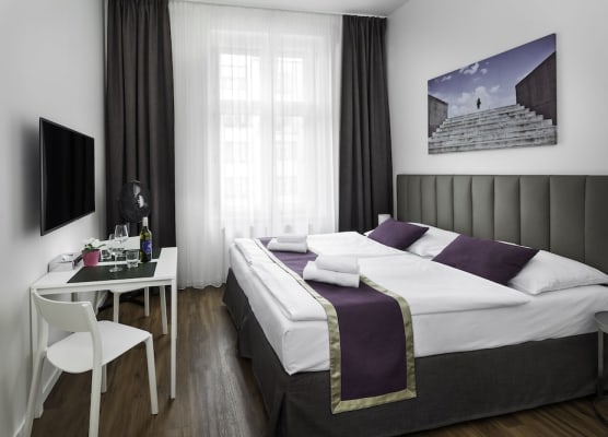 Elizabeth Suites 1