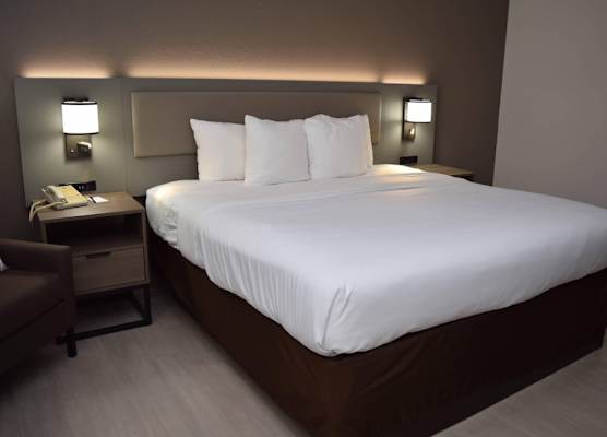 Comfort Inn & Suites Syracuse-Carrier Circle 1