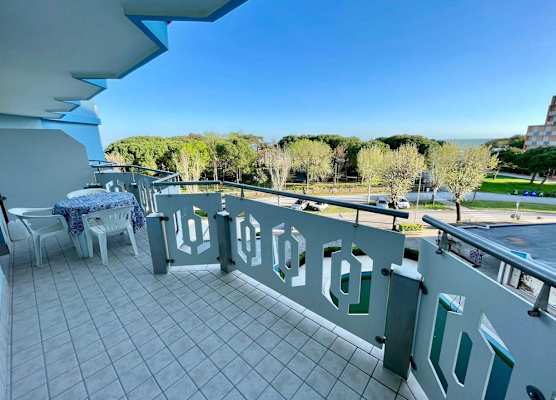 Seafront apartment with pool 1