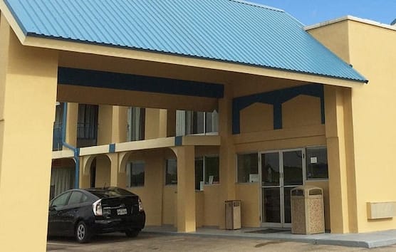Americas Best Value Inn Schulenburg 1