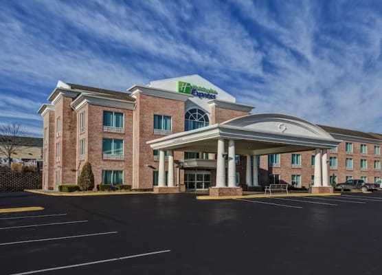 Holiday Inn Express & Suites LONDON by IHG 1