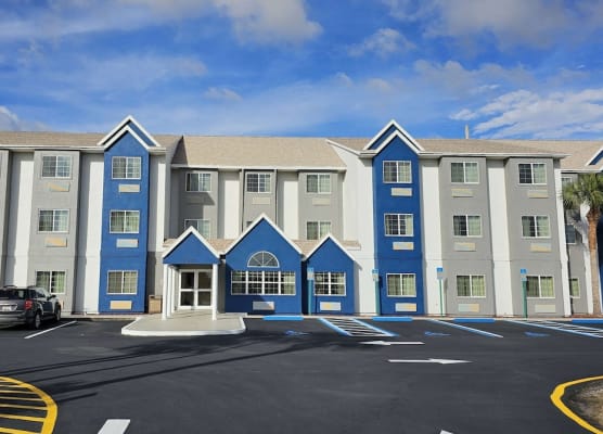 Microtel Inn & Suites by Wyndham Bushnell 1