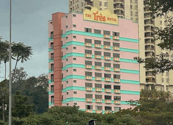 The Très Hotel 1