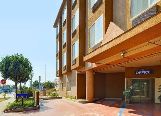 H3 Inn & Suites - LAX Airport - Los Angeles 1