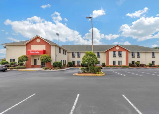Econo Lodge Brunswick Travel Center 1