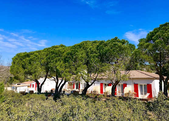LES VOLETS ROUGES - Hôtel Cassis - Situé dans le Parc National des Calanques - Parking Gratuit 1