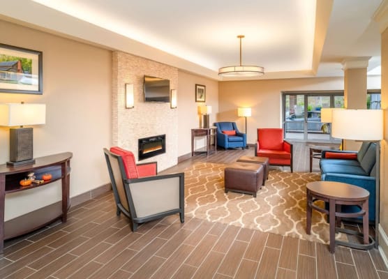 Comfort Inn & Suites Grundy 1