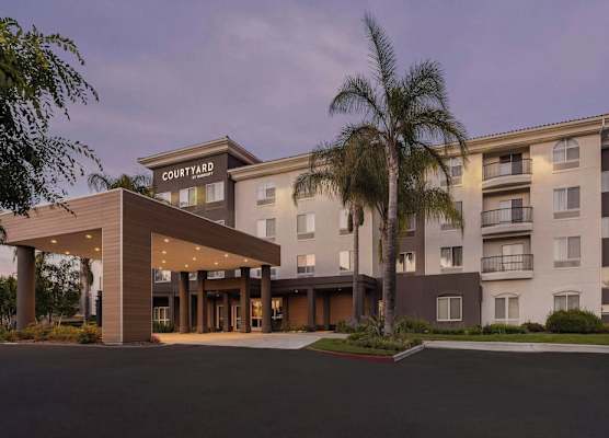 Courtyard Ventura Simi Valley 1