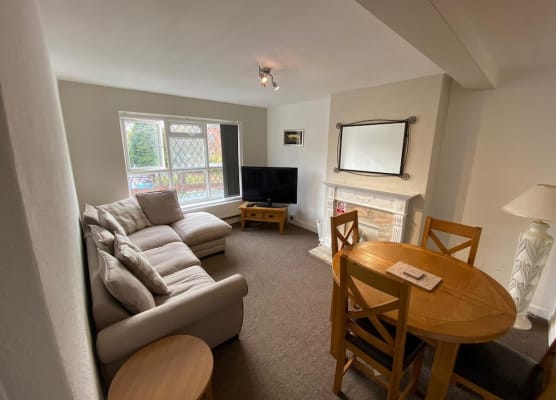 Lovely 2-bed Apartment in Solihull 1
