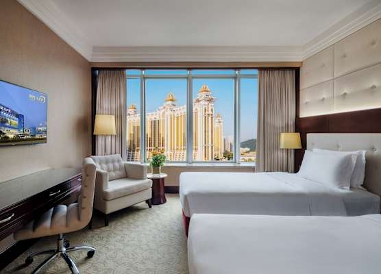 Broadway Hotel 1