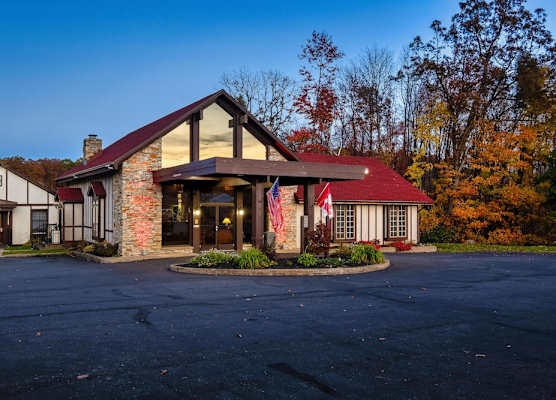 Red Roof Inn & Suites Hazleton 1