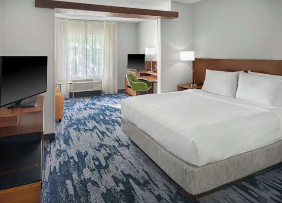Fairfield Inn & Suites by Marriott Charlotte Airport 1