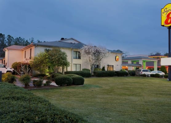 Super 8 by Wyndham Lancaster 1