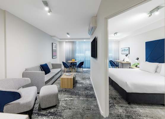 Brady Apartment Hotel Flinders Street 1